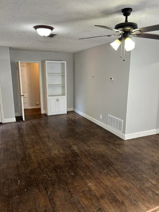 Photo 4 — 3819 33rd Street, Lubbock, TX 79410