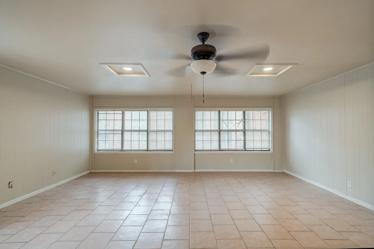 Photo 4 — 2213 33rd Street, Lubbock, TX 79411