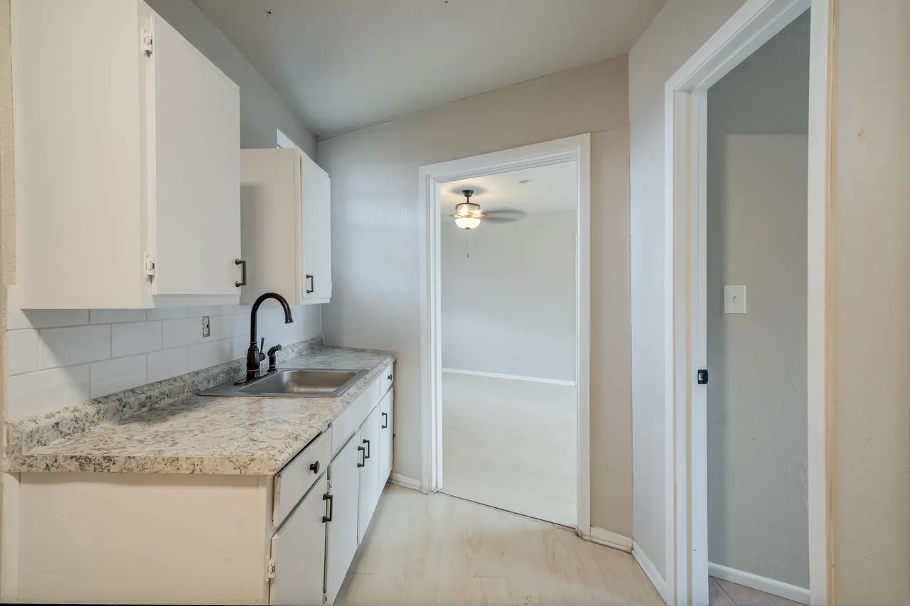 Photo 14 — 2213 33rd Street, Lubbock, TX 79411