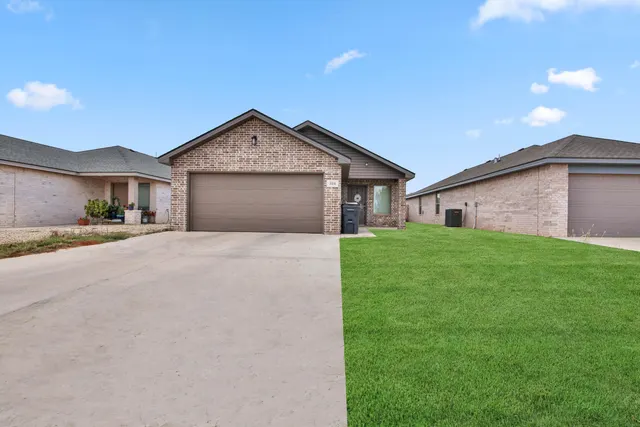 Front exterior — 324 E 76th Street, Lubbock, TX 79404
