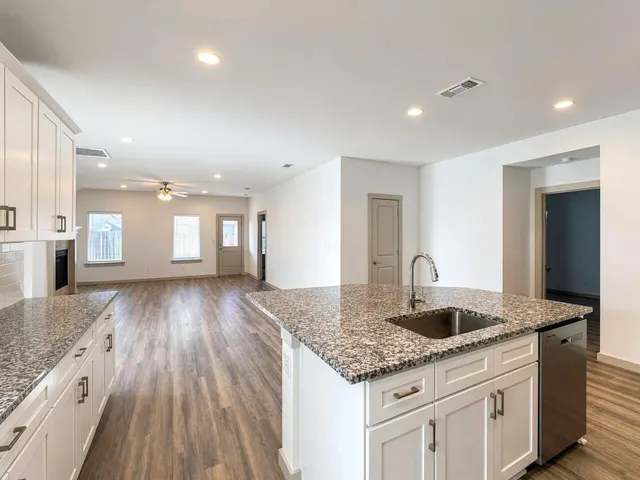Photo 6 — 6906 56th Street, Lubbock, TX 79407