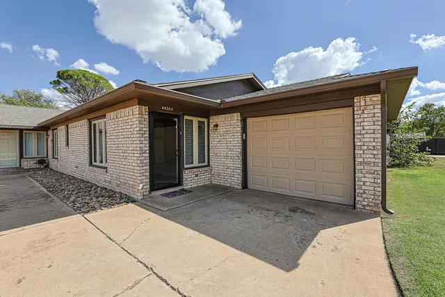 Photo 3 — 4424 75th Drive, Lubbock, TX 79424