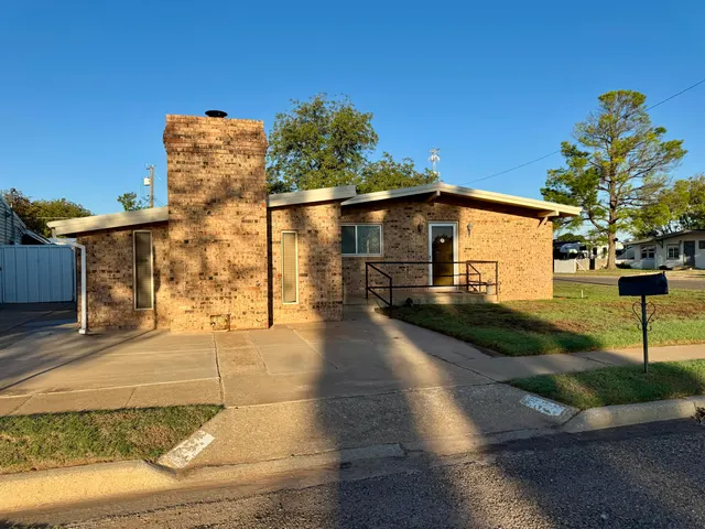 Front exterior — 207 N Adams Avenue, Denver City, TX 79323