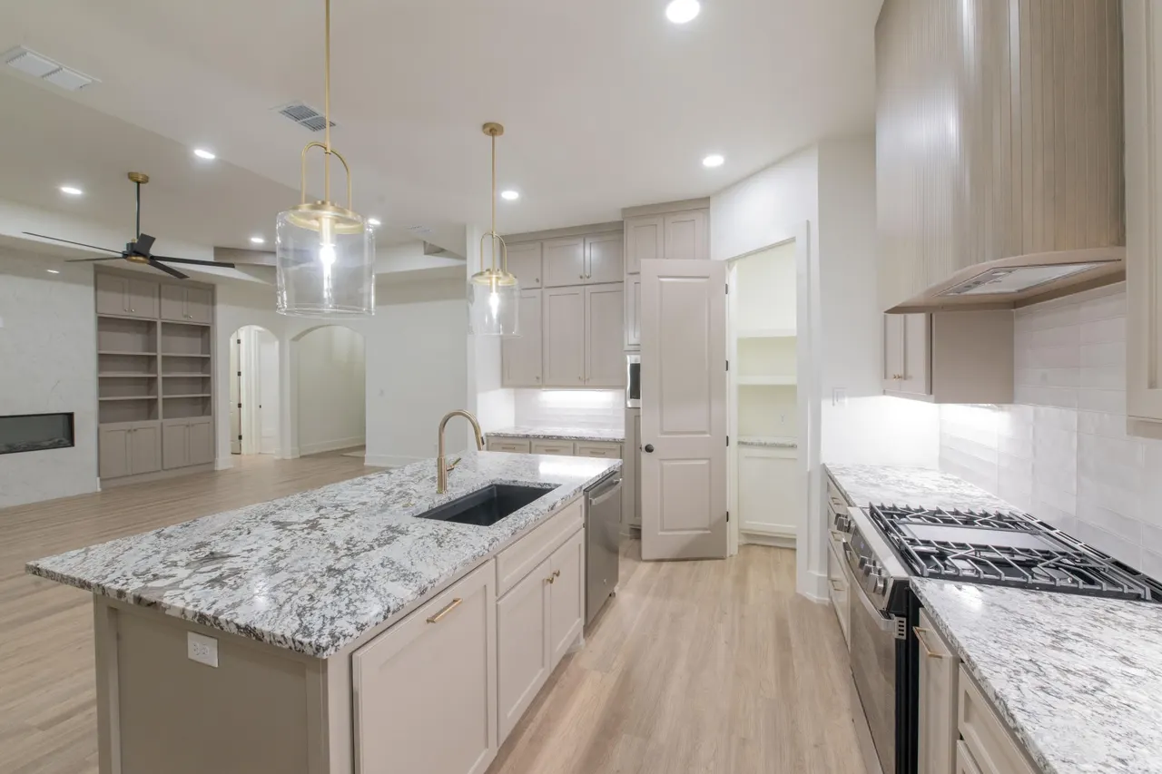 Photo 12 — 4406 Quincy Avenue, Lubbock, TX 79407