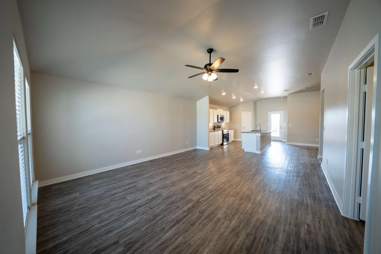 Photo 5 — 13708 Avenue R, Lubbock, TX 79423