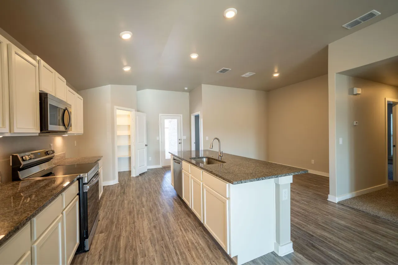 Photo 11 — 13708 Avenue R, Lubbock, TX 79423