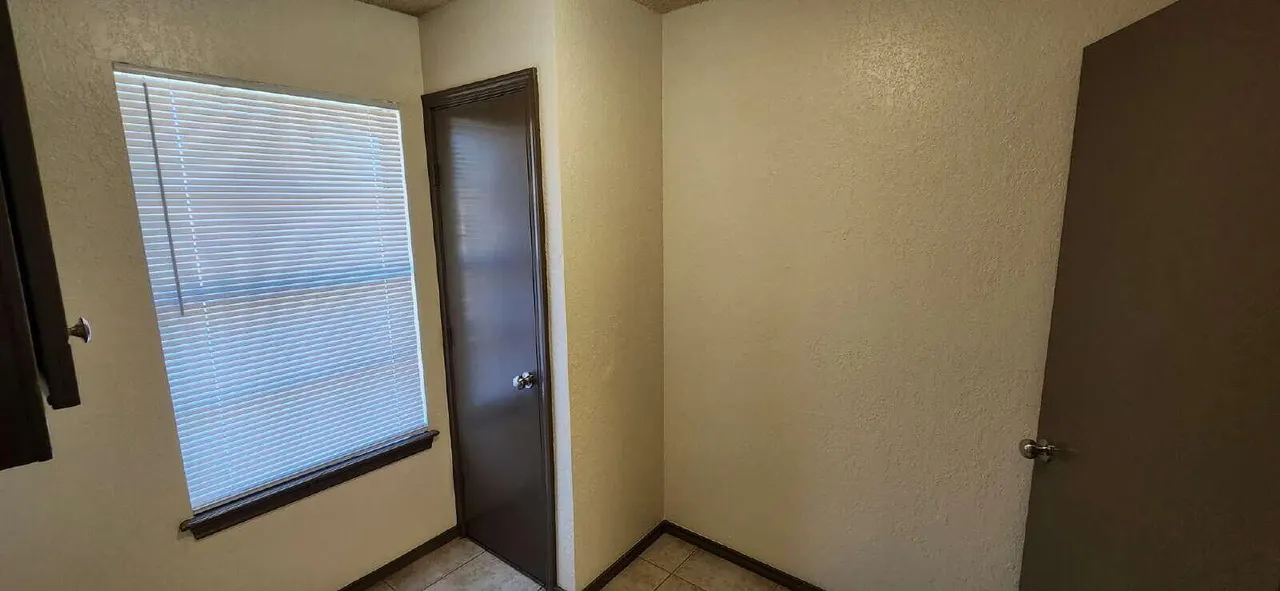 Photo 8 — 5917 16th Street, Lubbock, TX 79416