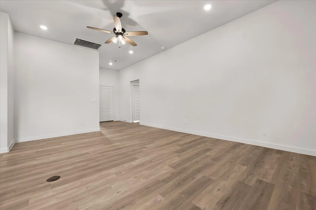 Photo 12 — 6013 Viola Avenue, Lubbock, TX 79407