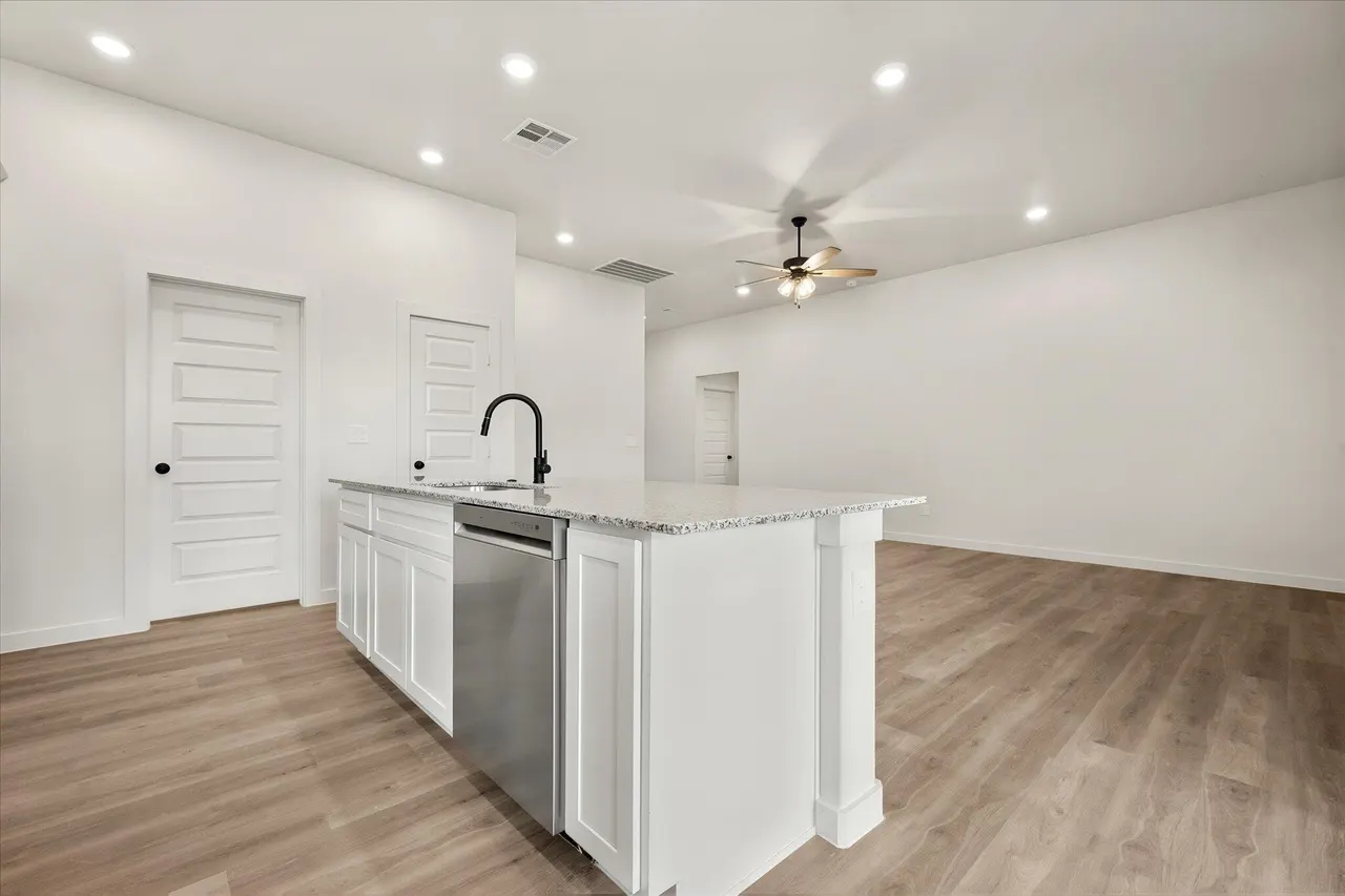 Photo 9 — 6013 Viola Avenue, Lubbock, TX 79407