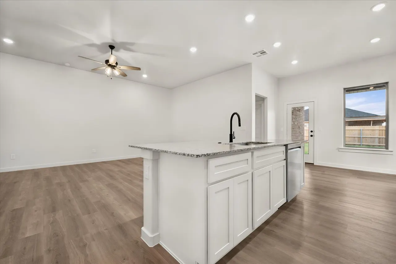 Photo 10 — 6013 Viola Avenue, Lubbock, TX 79407
