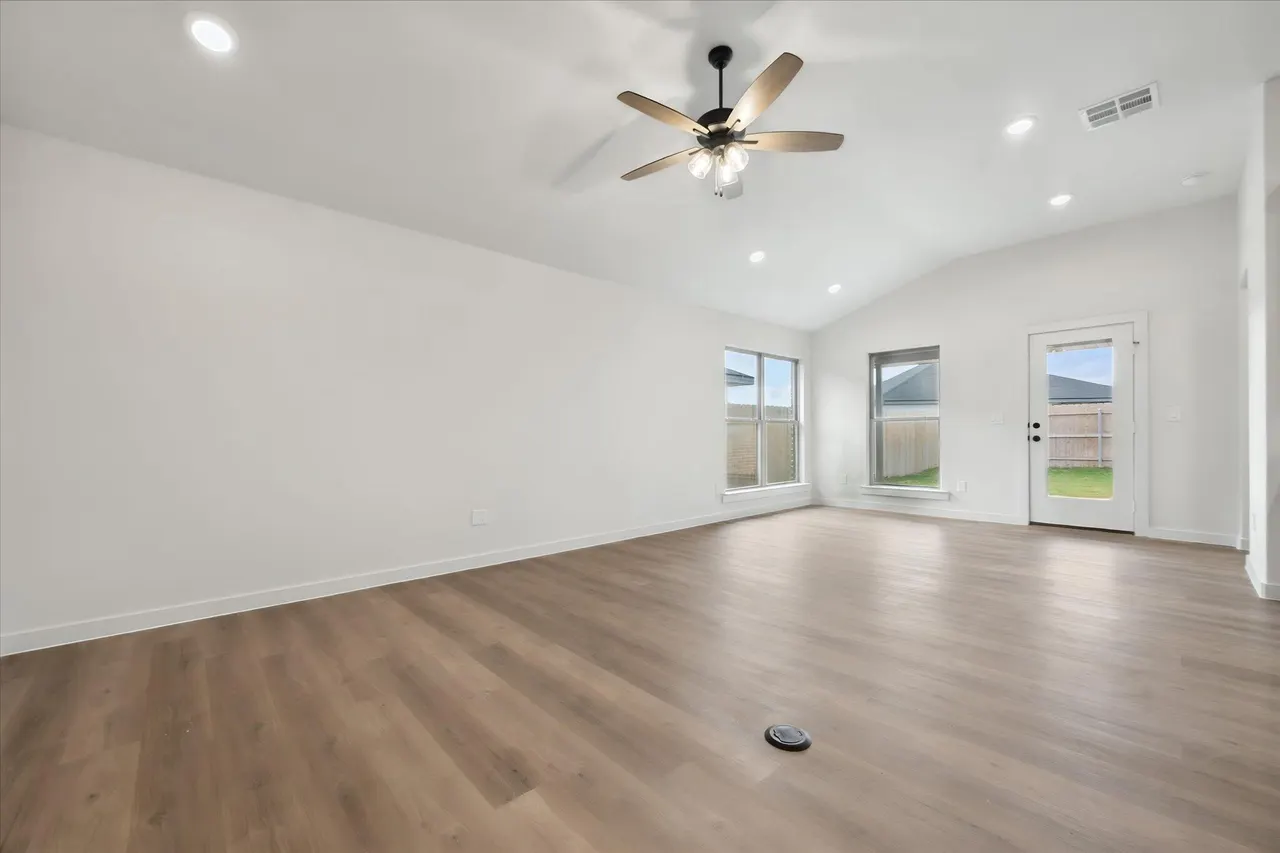 Photo 5 — 6010 Viola Avenue, Lubbock, TX 79407