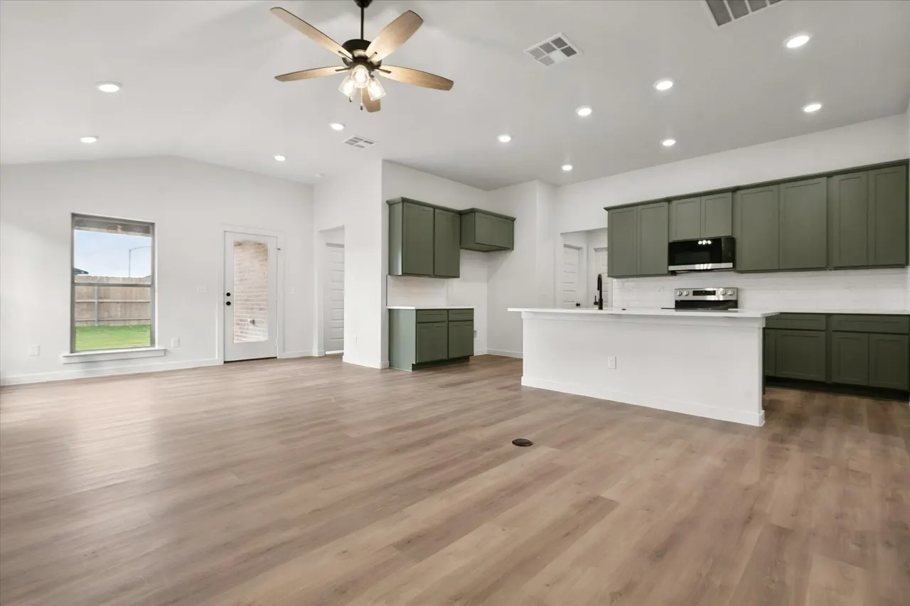 Photo 6 — 6010 Viola Avenue, Lubbock, TX 79407