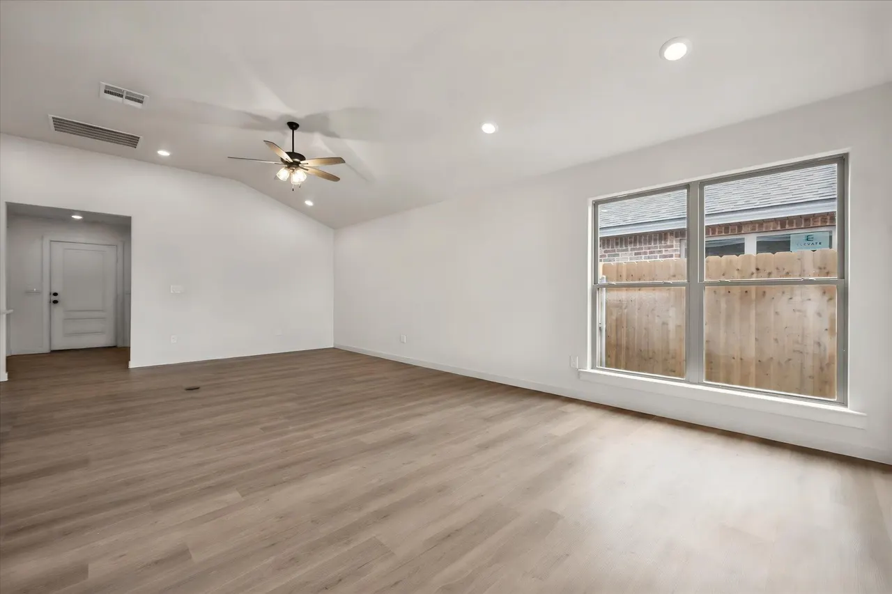 Photo 14 — 6010 Viola Avenue, Lubbock, TX 79407