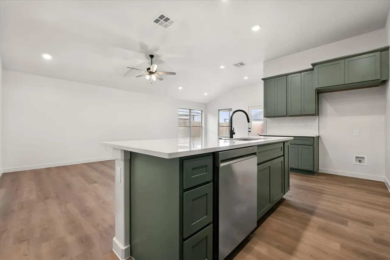 Photo 11 — 6010 Viola Avenue, Lubbock, TX 79407