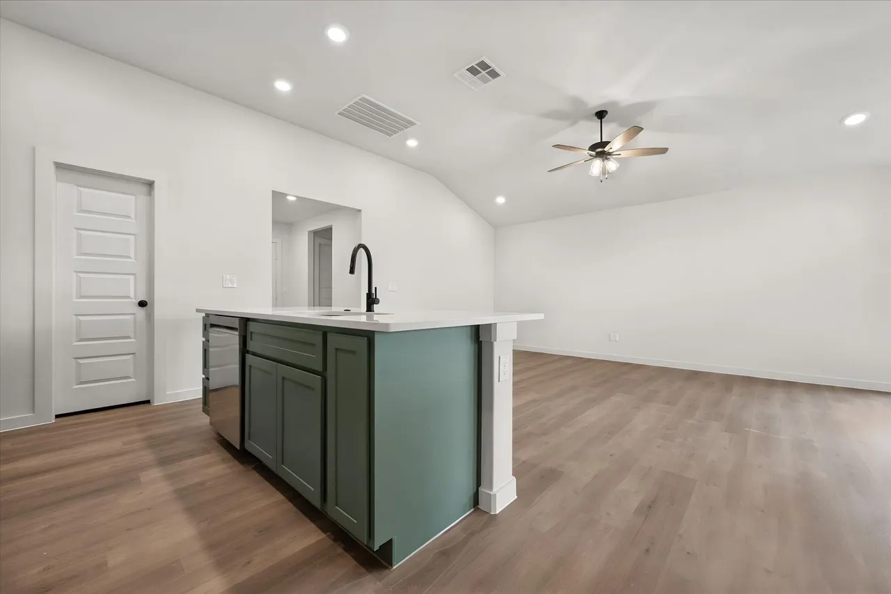 Photo 12 — 6010 Viola Avenue, Lubbock, TX 79407