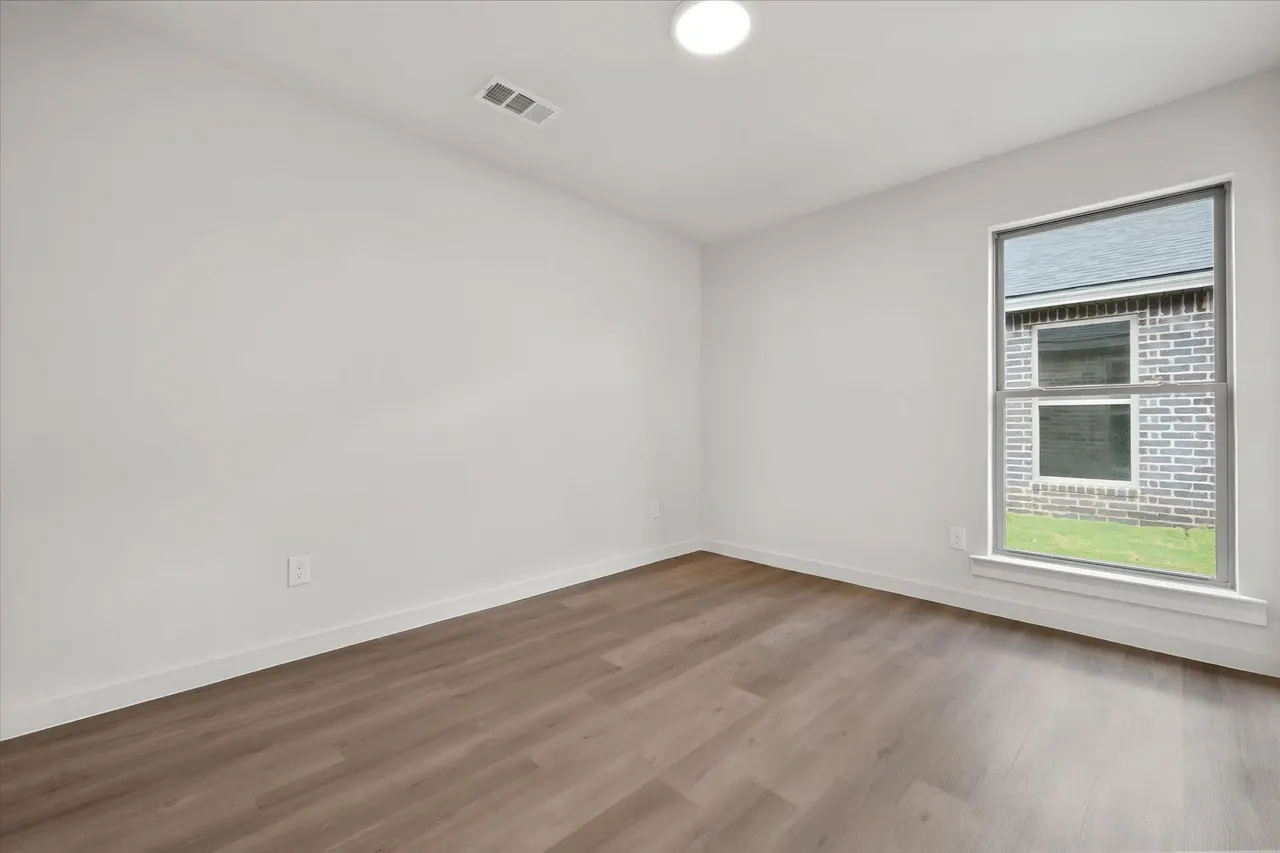 Photo 13 — 6010 Viola Avenue, Lubbock, TX 79407