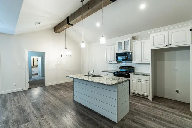 Photo 6 — 2020 102nd Street A, Lubbock, TX 79423