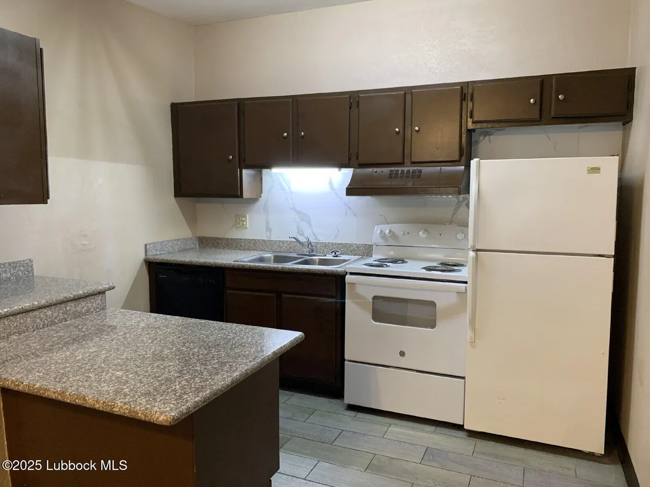 Photo 2 — 226 Cherry Street 17, Levelland, TX 79336