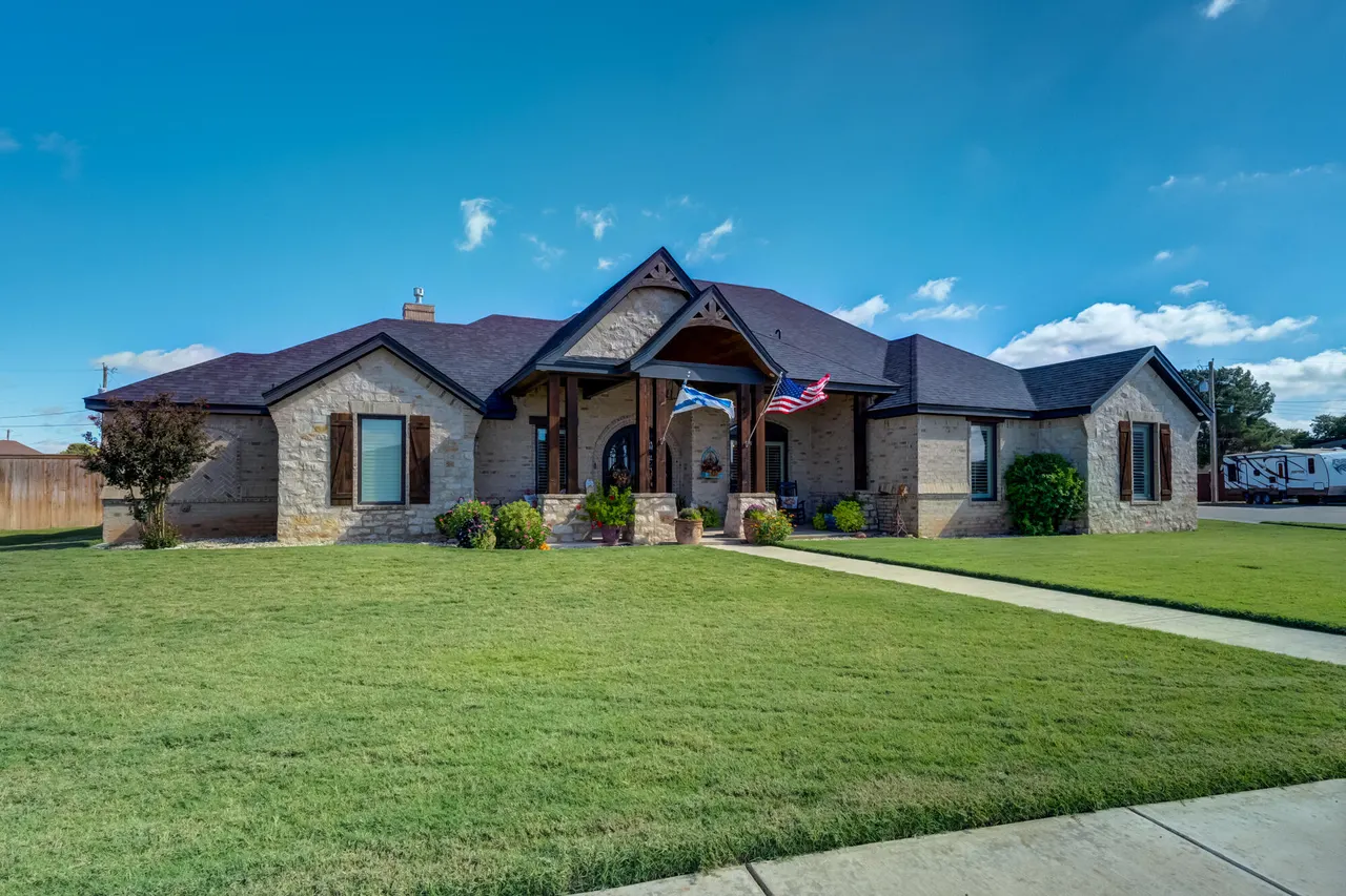 Front exterior — 501 W 9th Place, Idalou, TX 79329