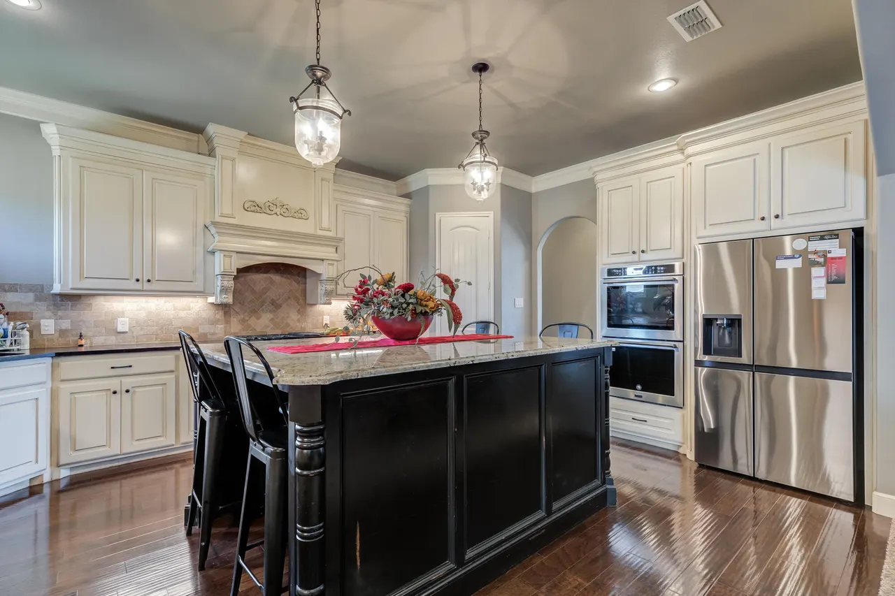 Photo 10 — 501 W 9th Place, Idalou, TX 79329