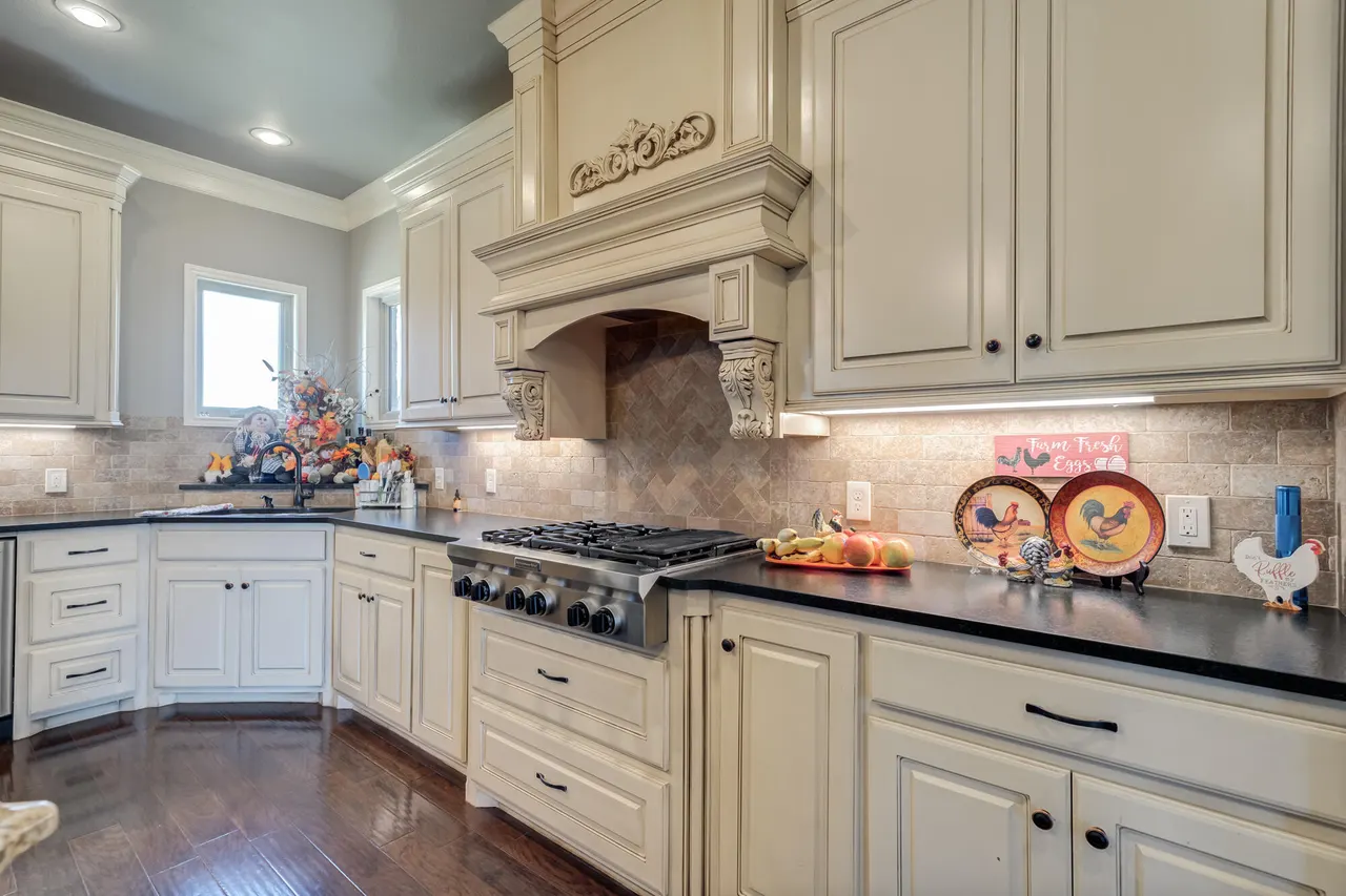 Photo 11 — 501 W 9th Place, Idalou, TX 79329