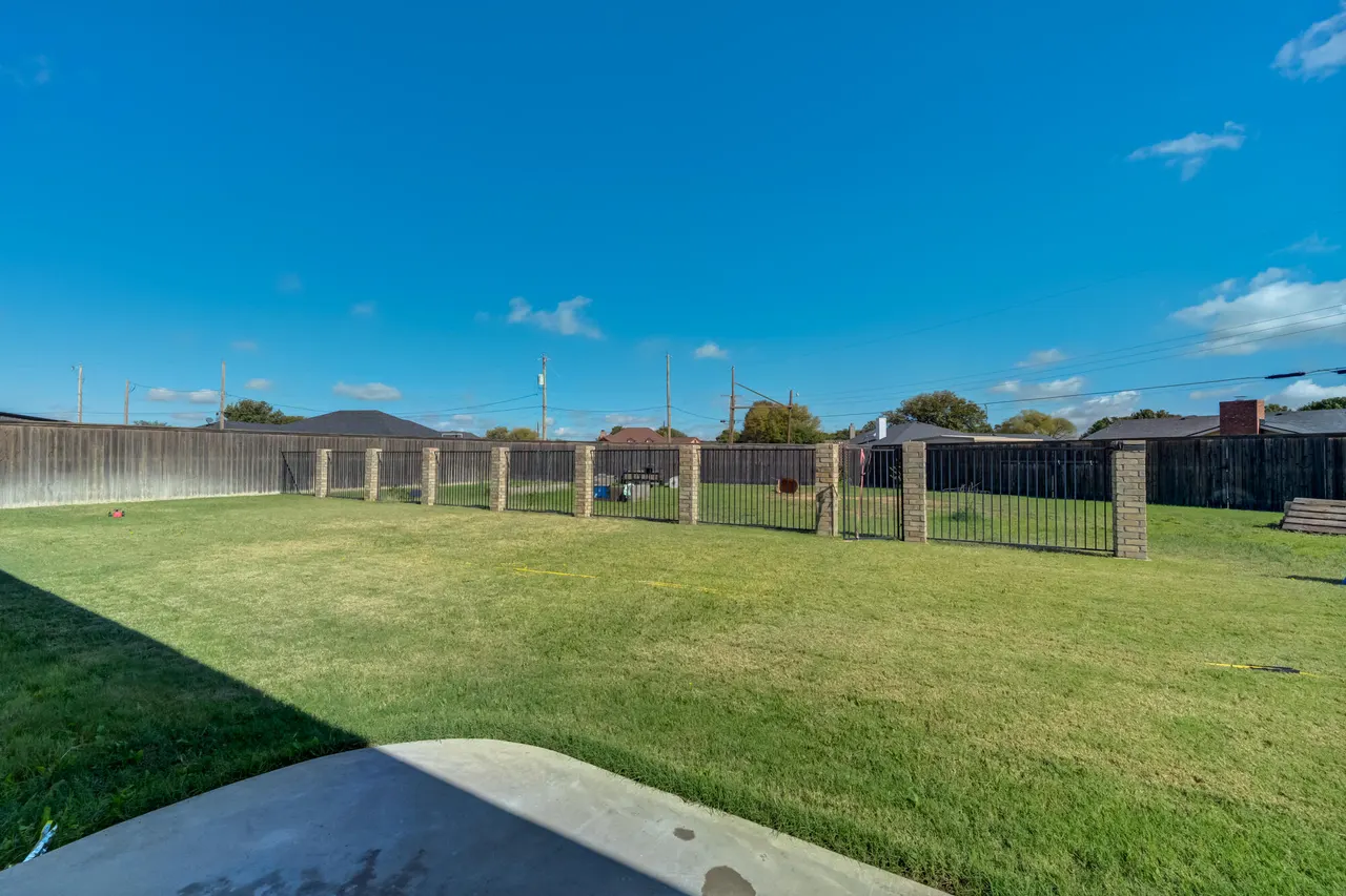 Photo 19 — 501 W 9th Place, Idalou, TX 79329