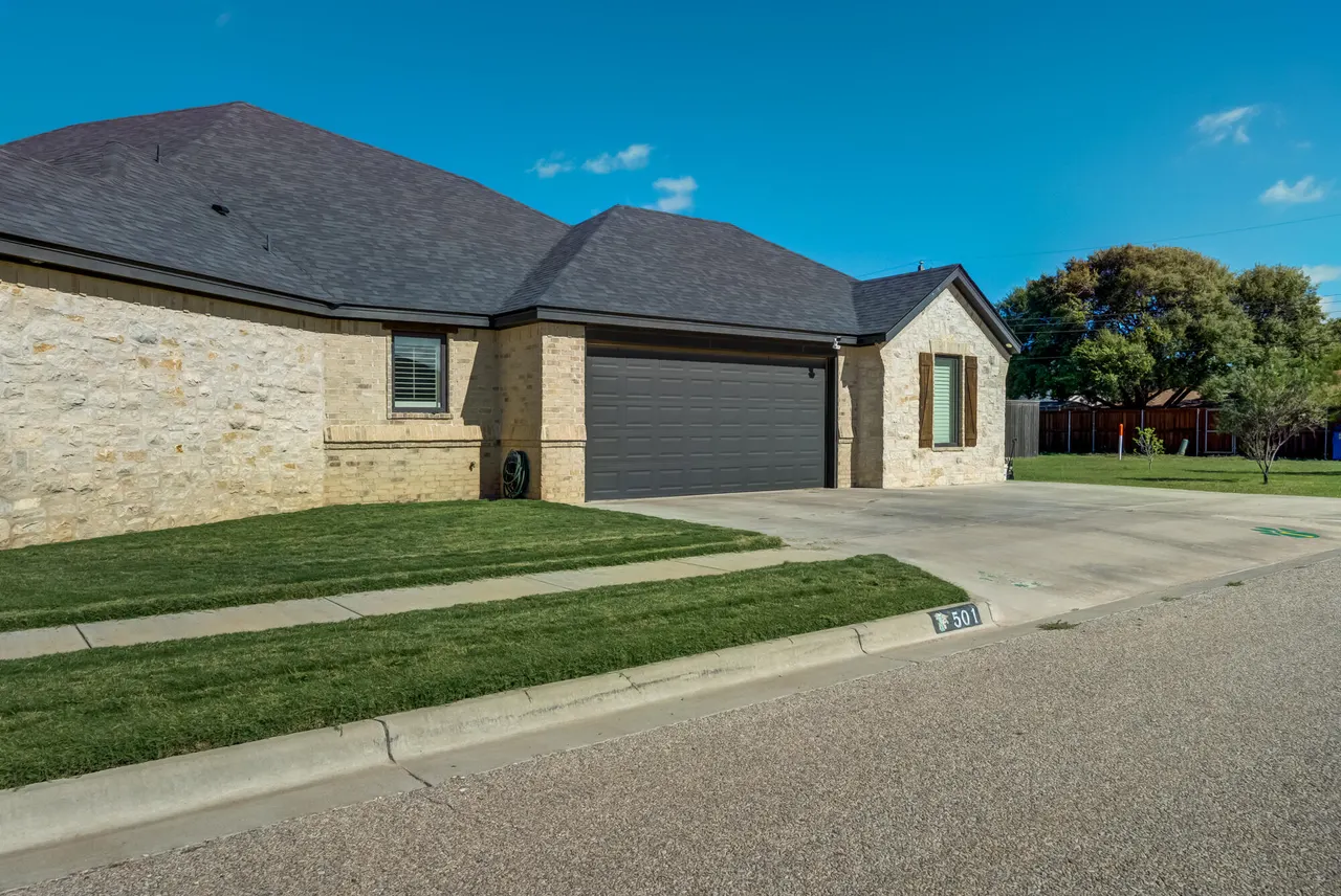 Photo 20 — 501 W 9th Place, Idalou, TX 79329