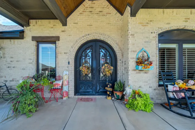 Photo 2 — 501 W 9th Place, Idalou, TX 79329