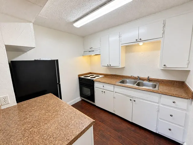 Photo 4 — 2405 16th Street Unit A, Lubbock, TX 79401
