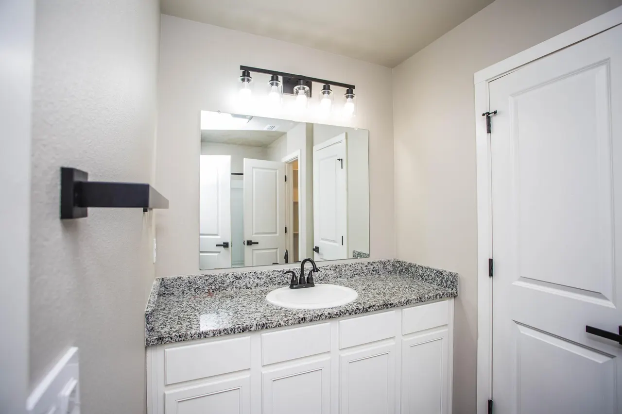 Photo 17 — 2126 N Jayton Avenue B, Lubbock, TX 79403