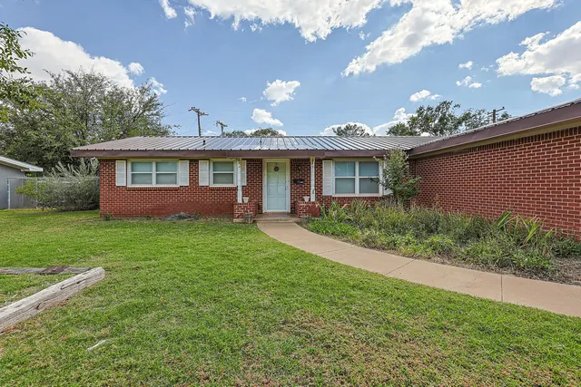 Photo 2 — 5415 15th Street, Lubbock, TX 79416