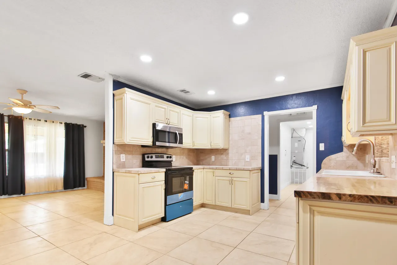 Photo 9 — 3516 52nd Street, Lubbock, TX 79413