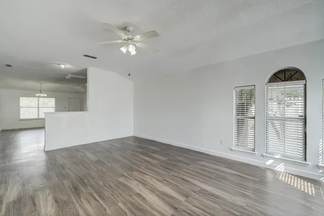 Photo 3 — 6016 Duke Street, Lubbock, TX 79416