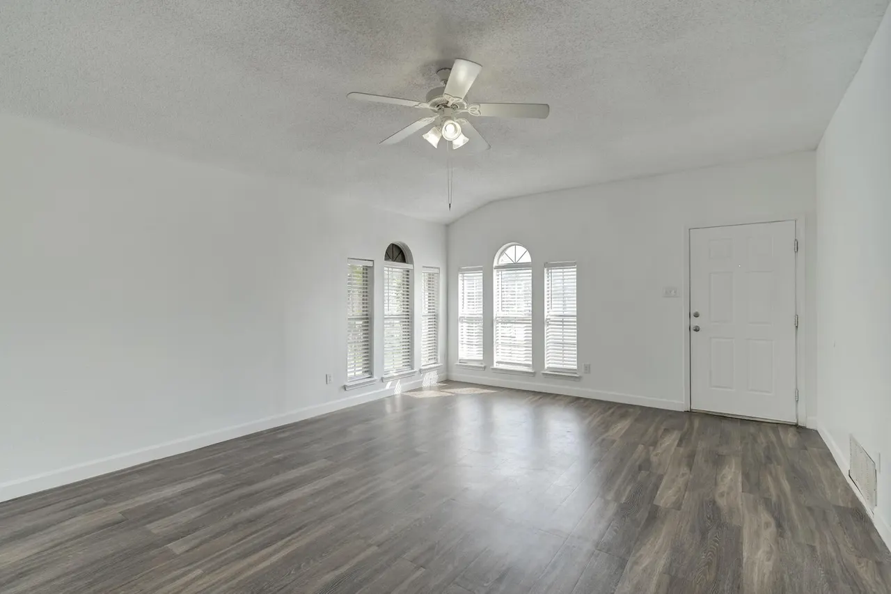 Photo 5 — 6016 Duke Street, Lubbock, TX 79416