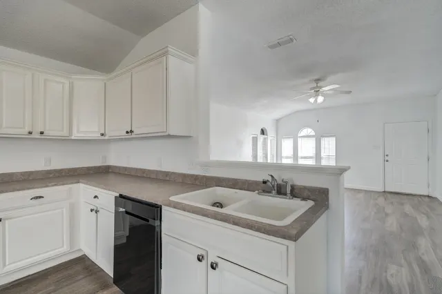 Photo 7 — 6016 Duke Street, Lubbock, TX 79416