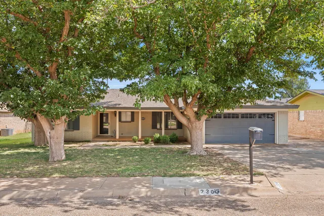 Photo 2 — 230 N 22nd Street, Slaton, TX 79364