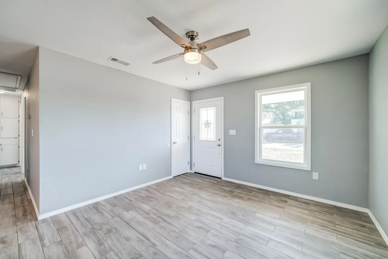 Photo 2 — 1101 Avenue F, Ralls, TX 79357