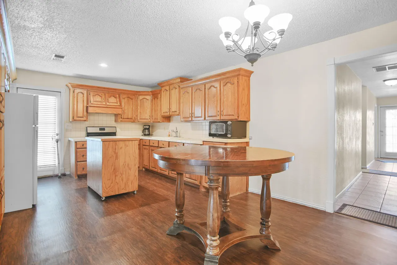 Photo 11 — 906 N 3rd Street, Brownfield, TX 79316