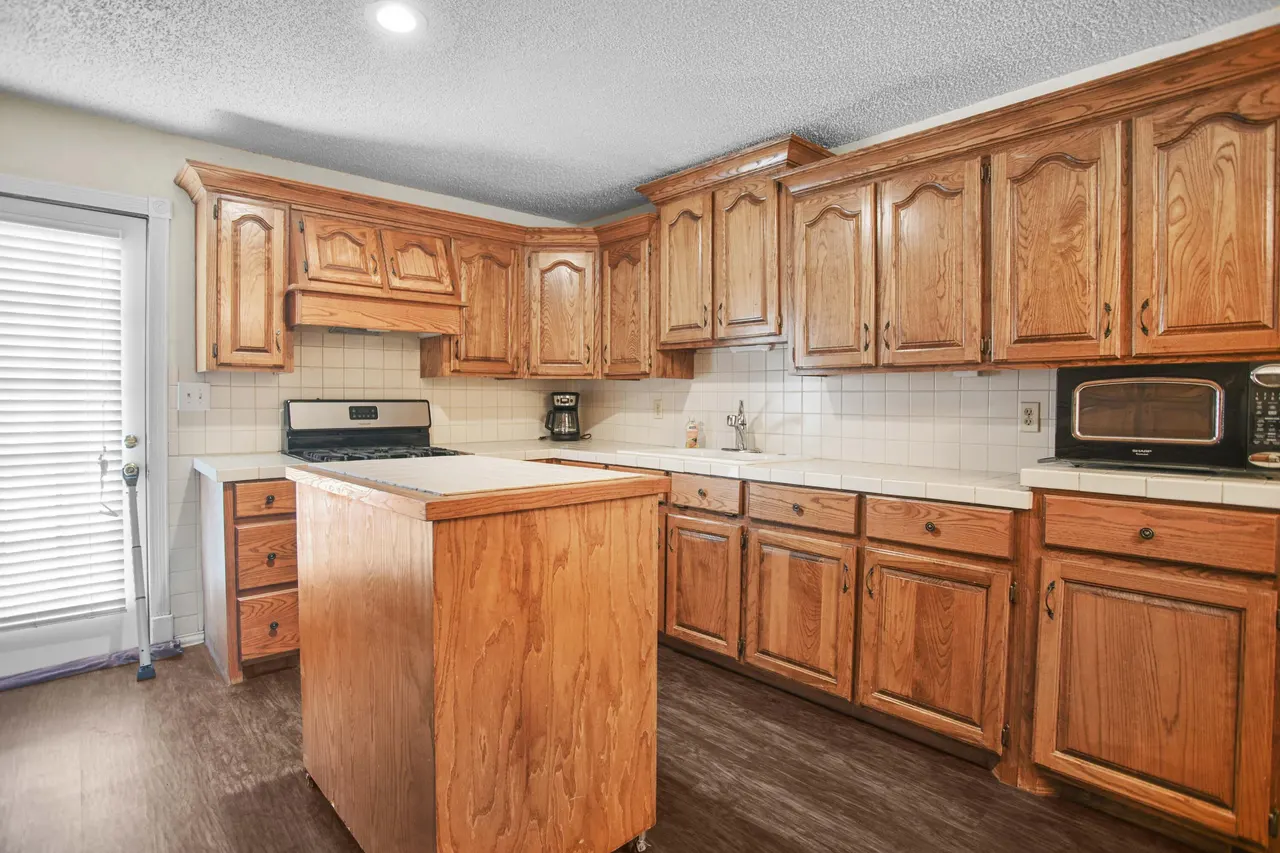 Photo 14 — 906 N 3rd Street, Brownfield, TX 79316