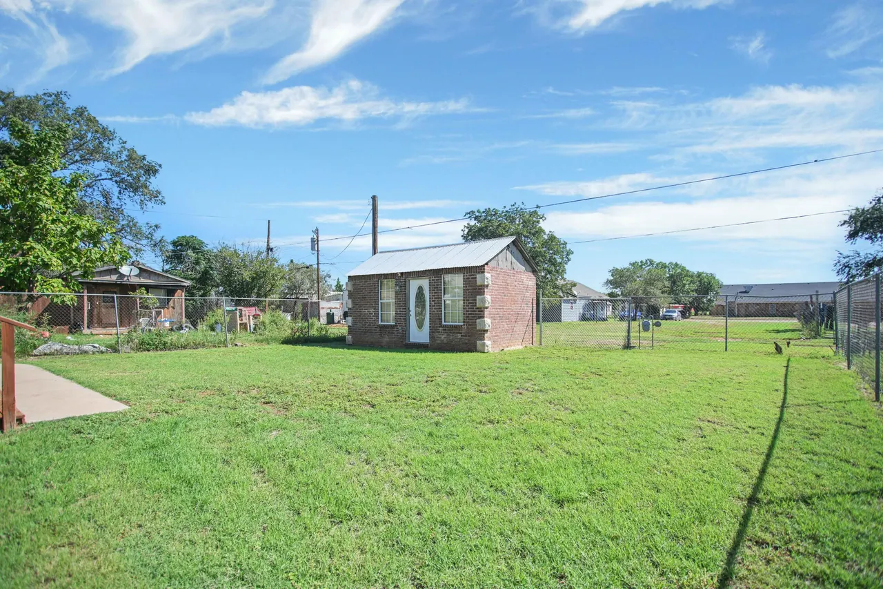 Photo 40 — 906 N 3rd Street, Brownfield, TX 79316