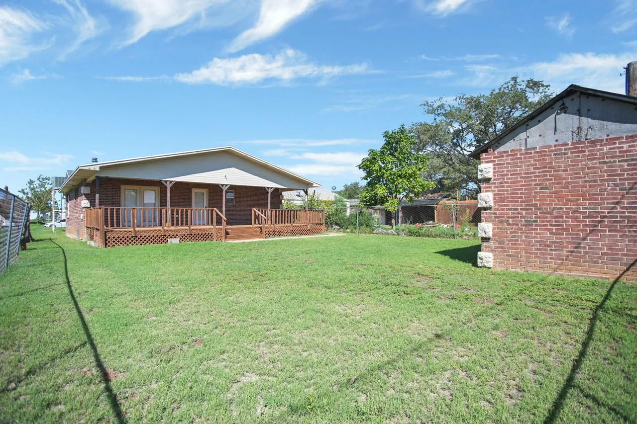 Photo 41 — 906 N 3rd Street, Brownfield, TX 79316