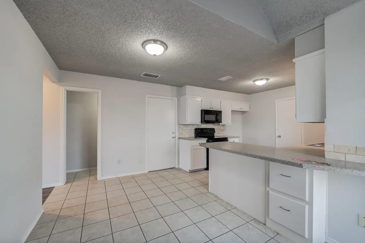 Photo 20 — 302 N Englewood Avenue, Lubbock, TX 79416