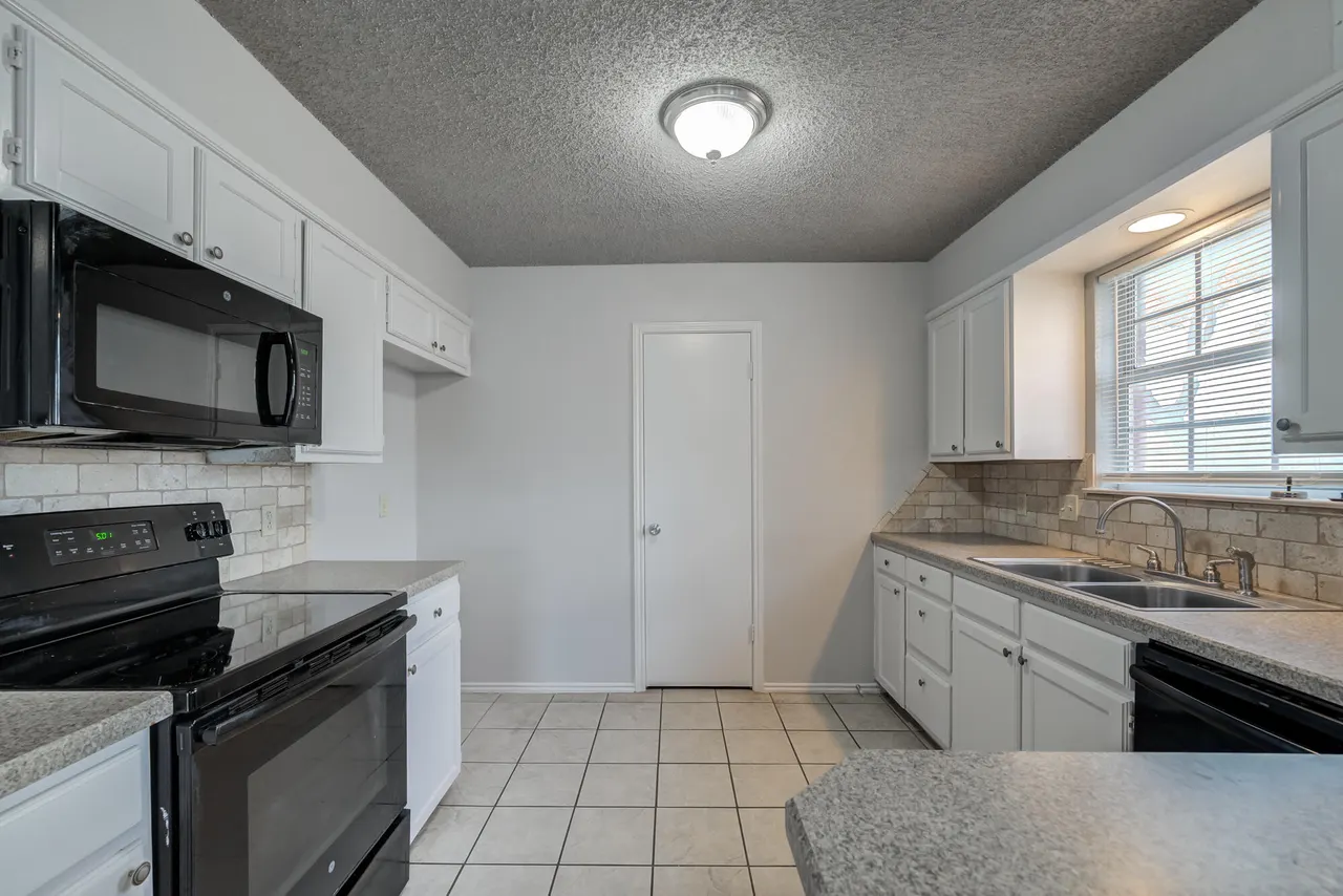 Photo 22 — 302 N Englewood Avenue, Lubbock, TX 79416