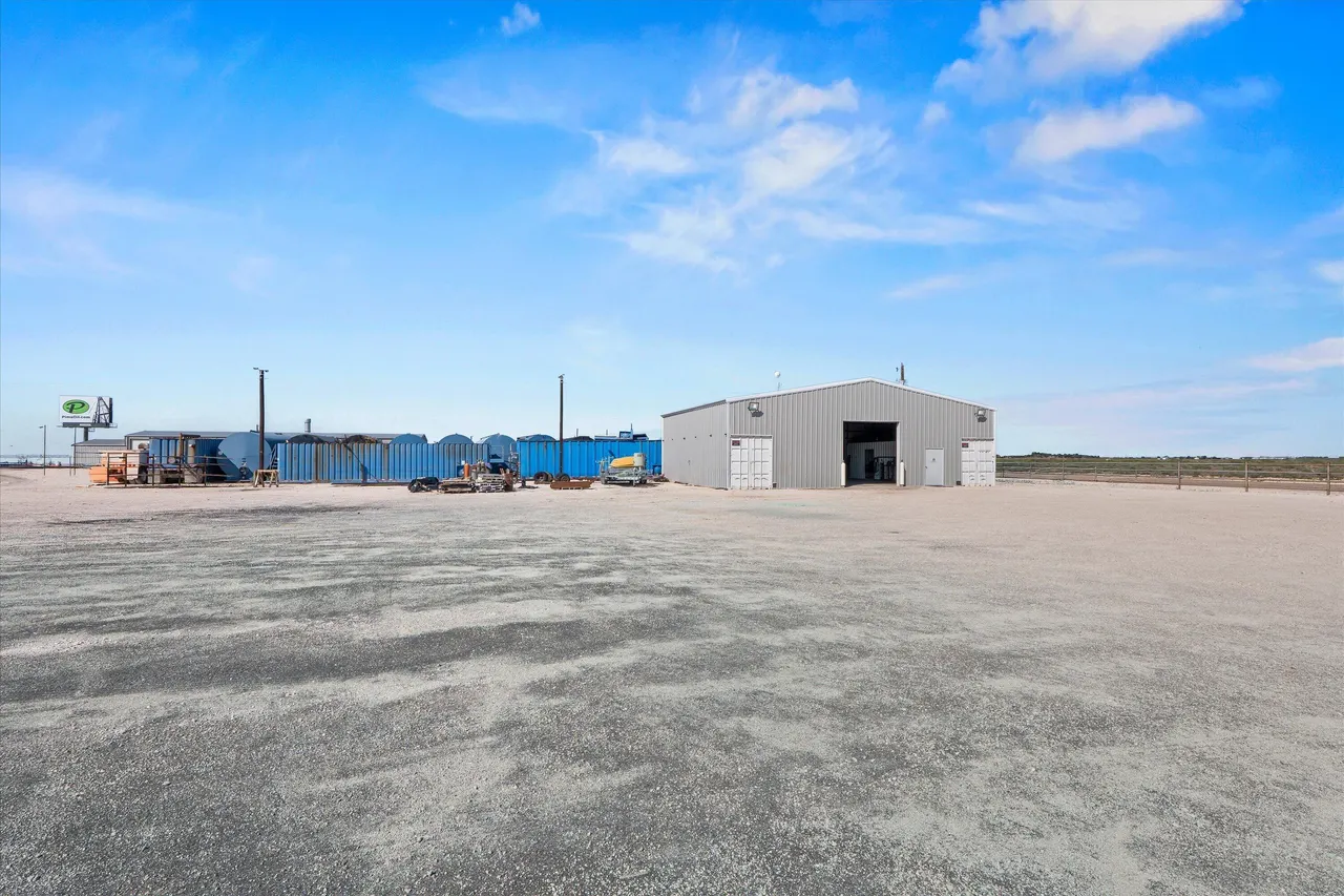 Photo 10 — 1563 U.S. 82, Plains, TX 79355