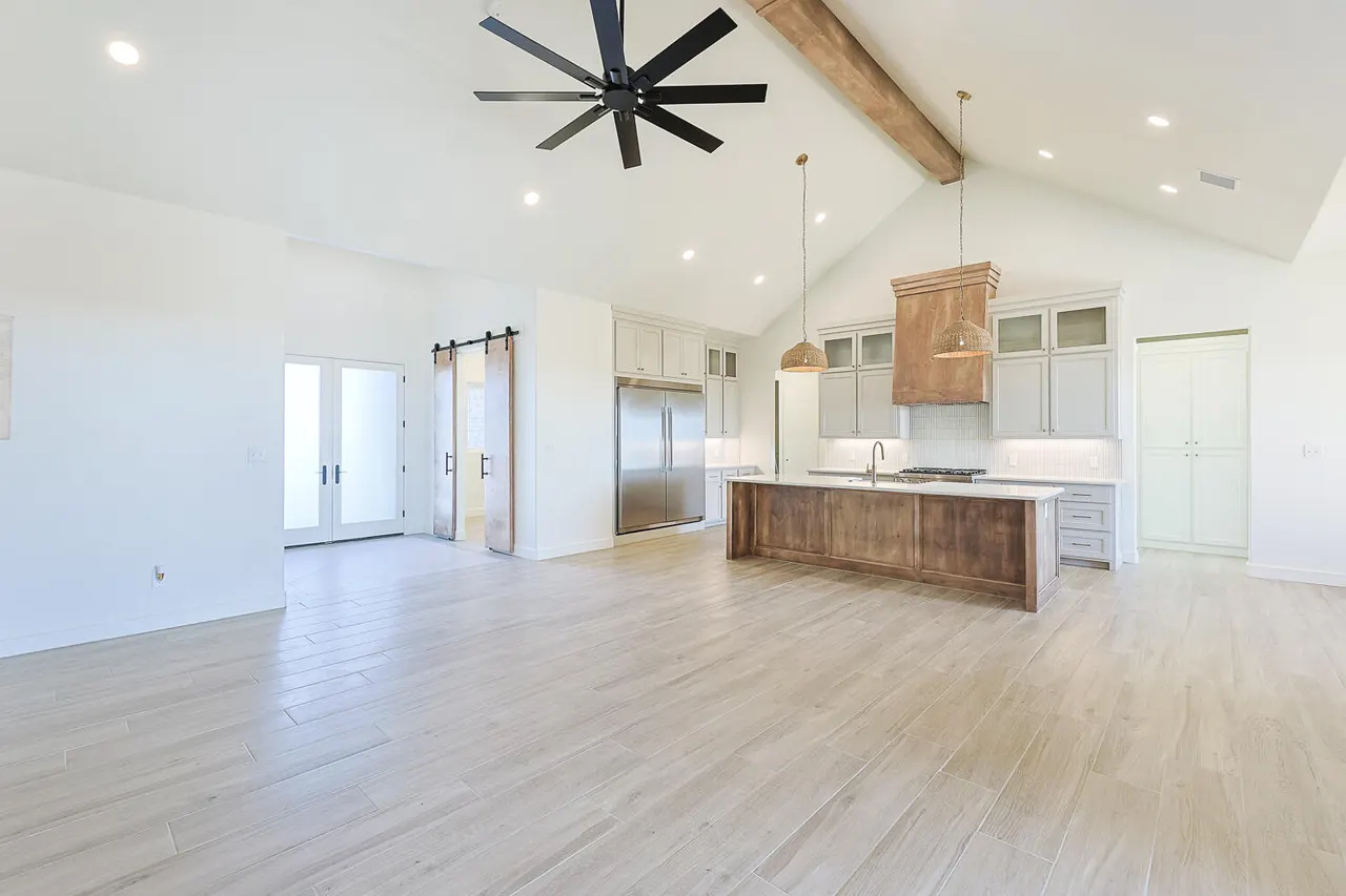 Photo 10 — 602 W 9th Place, Idalou, TX 79329