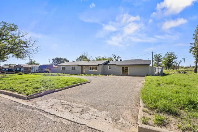 Photo 4 — 102 3rd Street, Plains, TX 79355
