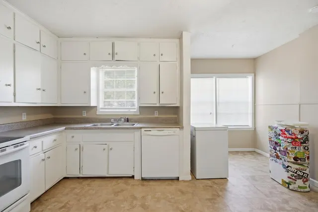 Photo 4 — 3601 33rd Street, Lubbock, TX 79410
