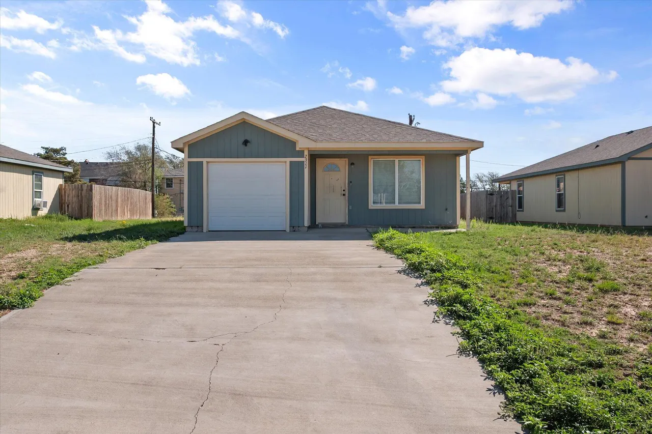 Photo 3 — 2311 Cedar Avenue, Lubbock, TX 79404