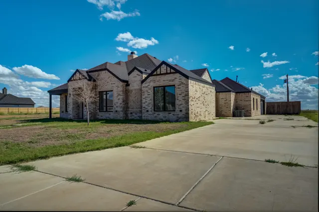 Photo 2 — 823 13th Street, Wolfforth, TX 79382