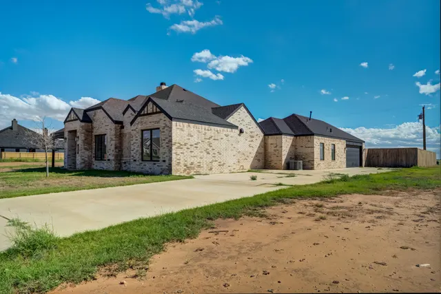 Photo 3 — 823 13th Street, Wolfforth, TX 79382
